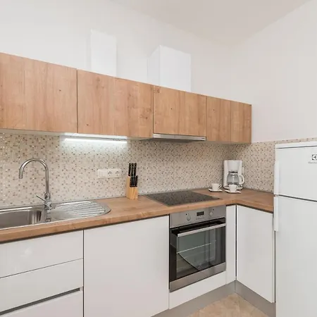 Appartement Petra S Bazenom, Rostiljem I Parkingom
