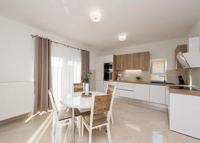 Apartman Petra S Bazenom, Rostiljem I Parkingom *