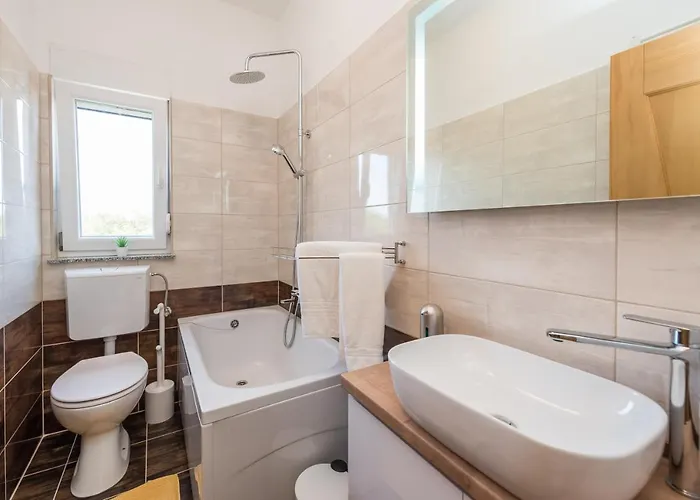 Apartman Petra S Bazenom, Rostiljem I Parkingom *