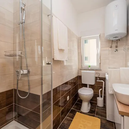 Petra S Bazenom, Rostiljem I Parkingom Апартаменты