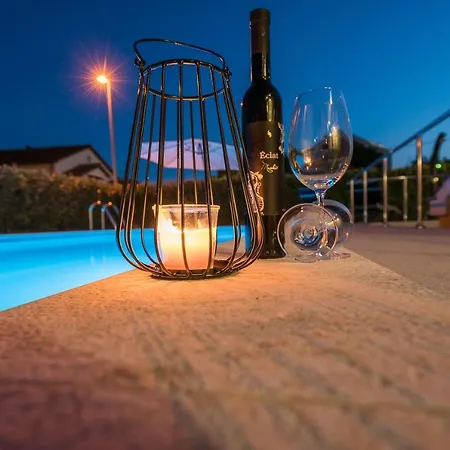 Petra S Bazenom, Rostiljem I Parkingom Апартаменты