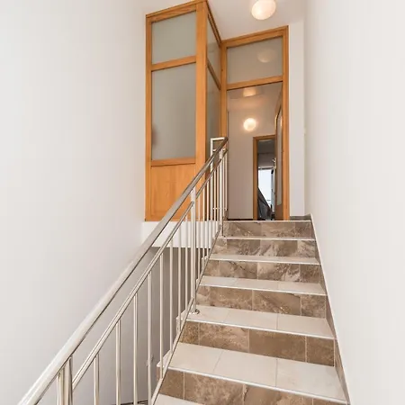 Apartmán Petra S Bazenom, Rostiljem I Parkingom *