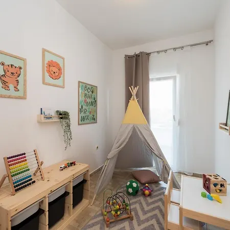 Apartmán Petra S Bazenom, Rostiljem I Parkingom *