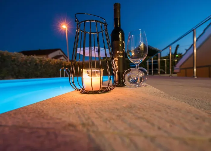 Petra S Bazenom, Rostiljem I Parkingom Apartamento