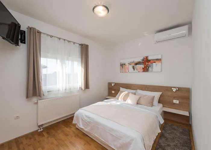 Apartamento Petra S Bazenom, Rostiljem I Parkingom