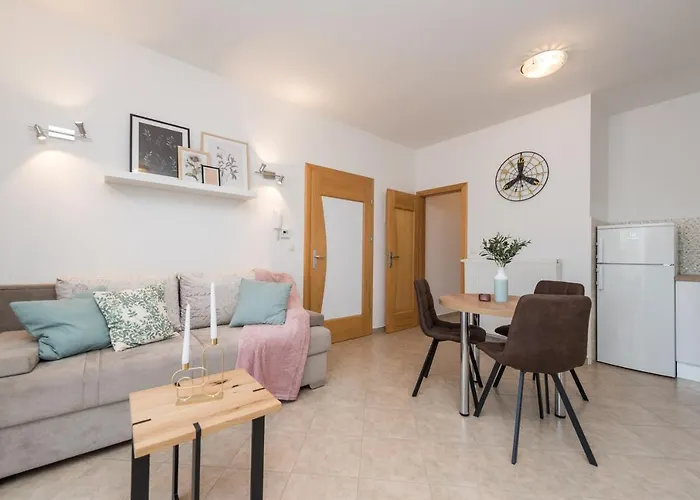 Apartamento Petra S Bazenom, Rostiljem I Parkingom
