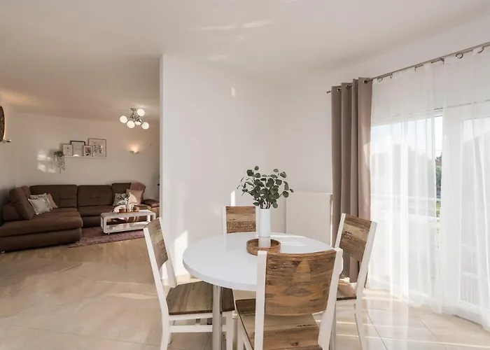 Apartamento Petra S Bazenom, Rostiljem I Parkingom