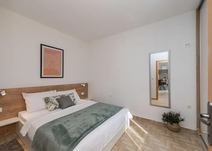 Petra S Bazenom, Rostiljem I Parkingom Apartamento *