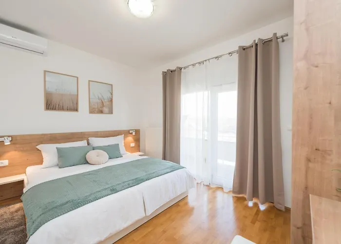 Apartamento Petra S Bazenom, Rostiljem I Parkingom