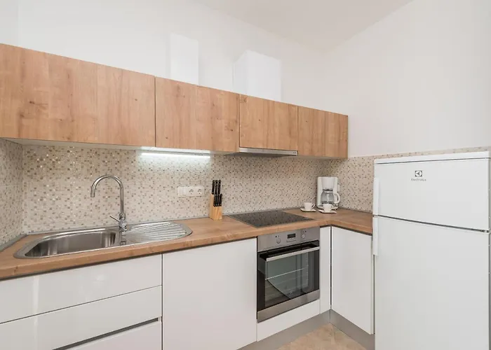 Apartamento Petra S Bazenom, Rostiljem I Parkingom